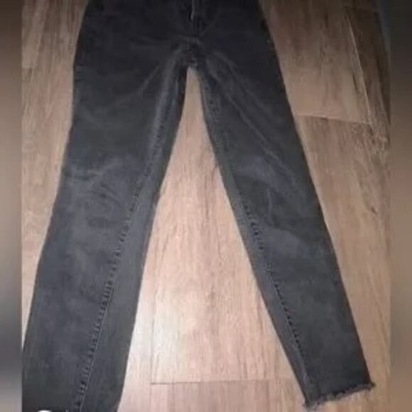 Ladies' vintage raw hem, size 6, straight high waisted jeans with a smooth fit - Picture 5 of 7